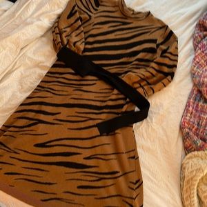 Who what wear tiger sweater dress size medium